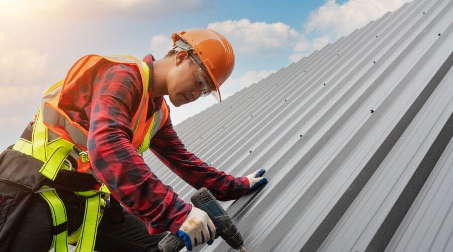 Professional gutter cleaning in Hillpoint, WI